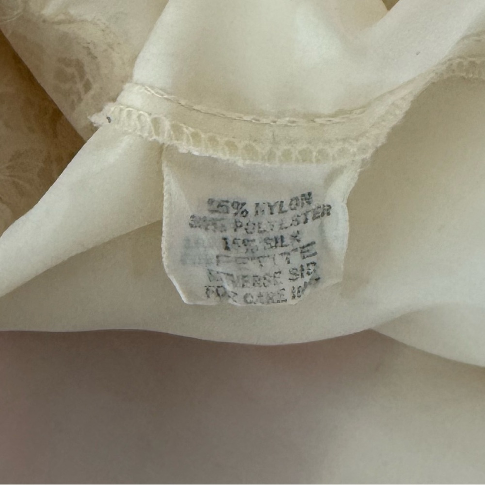 Feminine with beautiful lace detail. Made in the USA! 
Travels well. - Picture 10 of 11